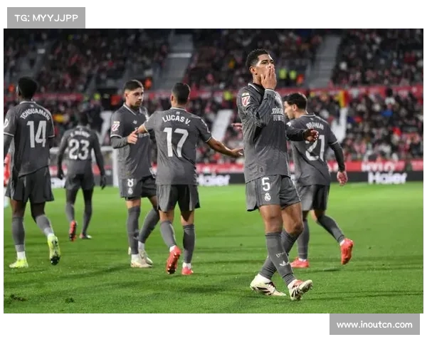 西甲球衣销售火爆背后:品牌效应与球迷文化的深度融合分析 西甲球衣销售火爆背后:品牌效应与球迷文化的深度融合分析