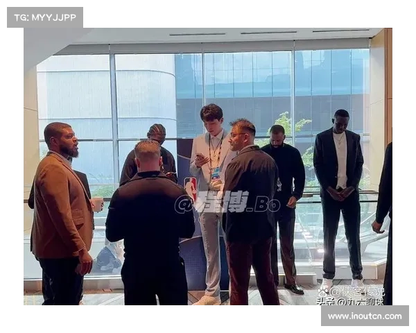 2K主管邀请新秀试玩2K26 杨瀚森与其亲密合影留念 2K主管邀请新秀试玩2K26 杨瀚森与其亲密合影留念